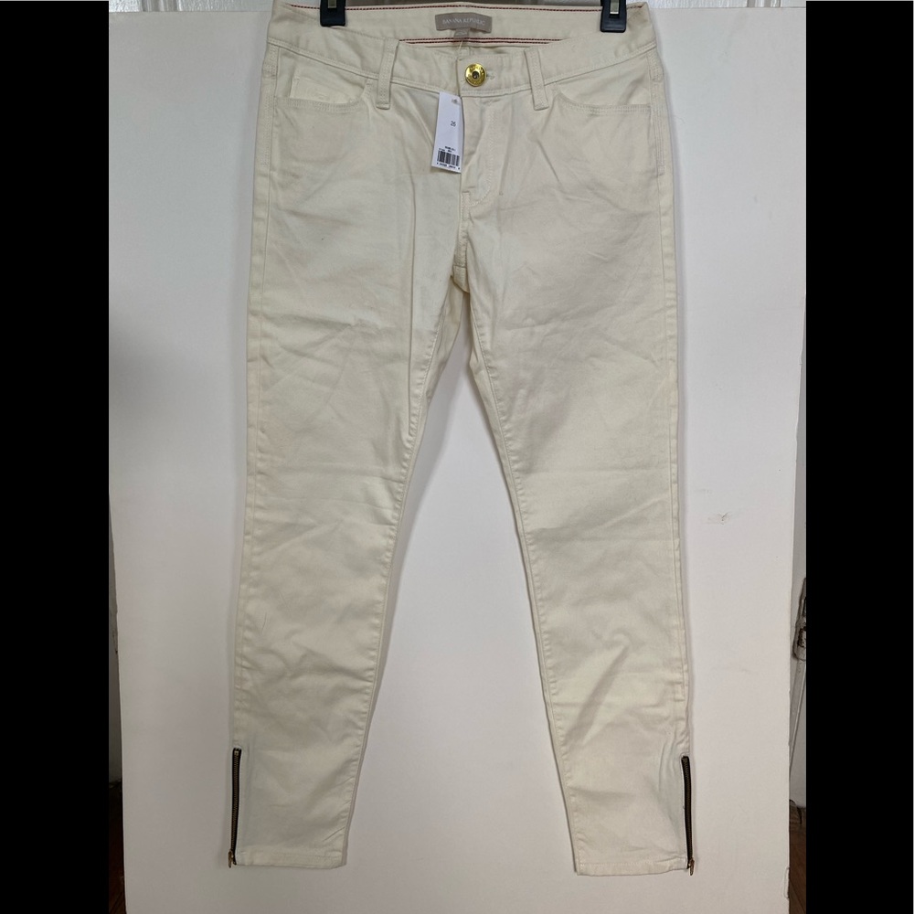 BAnana Republic   Ivory  ankle Zip Jeans